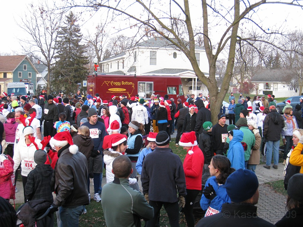 Holiday Hustle 5K 2009 110.jpg - The 2009 running of the Holiday Hustle 5K put on by Running Fit in Dexter Michigan on a sunny but 28 degree on December 5, 2009.